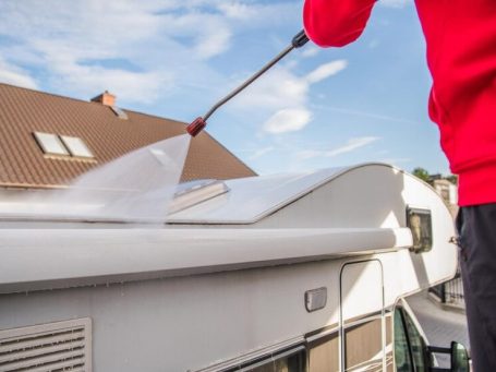démoussage de toiture dans les Hauts-de-Seine